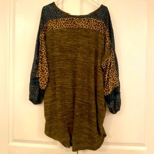 Women’s Umgee medium top/tunic